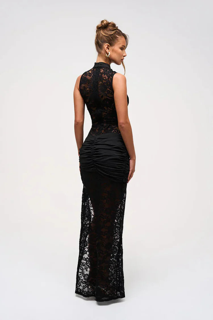 Mira - Feminines Spitzenkleid mit Schlitz