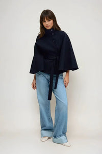 Arlette - Cape mit Gurt