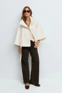 Arlette - Cape mit Gurt